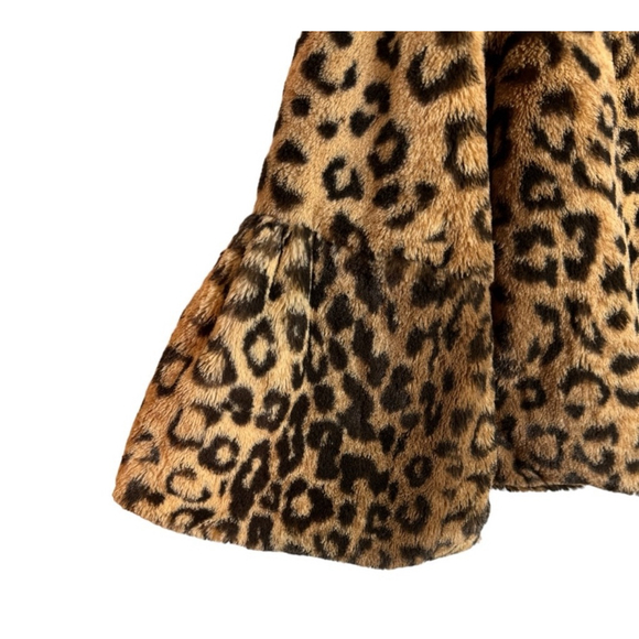 NWT Leopard Print Faux Fur, Bell Sleeves, Collared Neckline, S/M - Picture 4 of 7